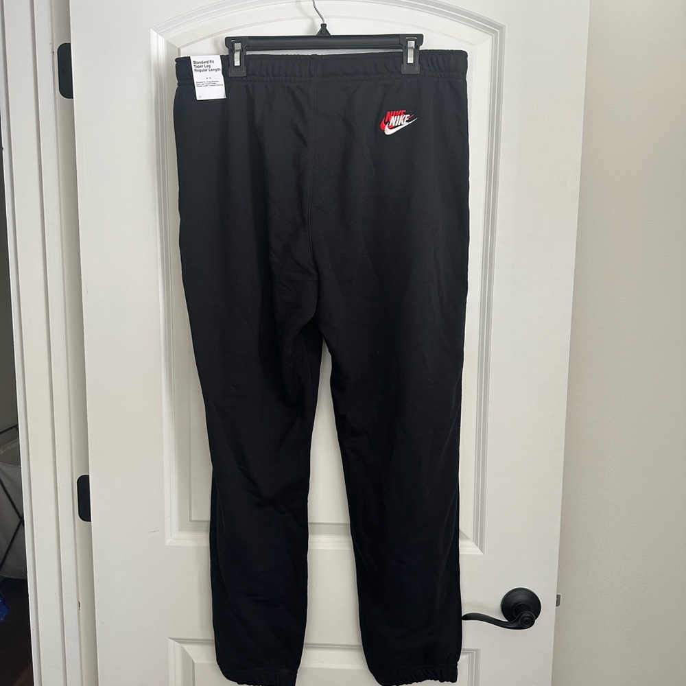 Nike Mens Black XL Standard Fit Taper Leg Regular Length Sweatpants - Picture 2 of 5